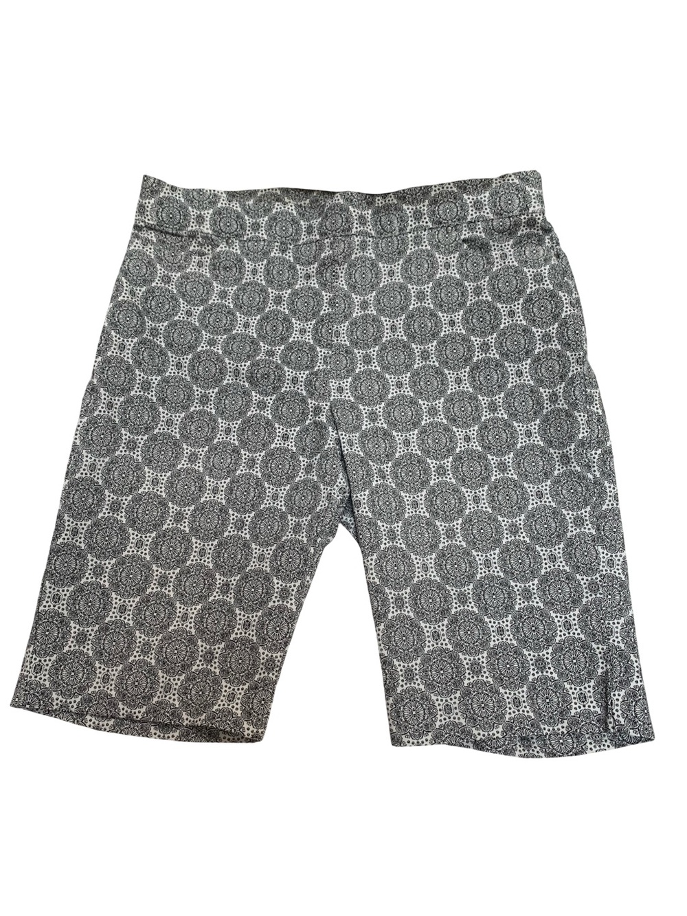 89th and Madison Black & White Circular Print Bermuda Shorts